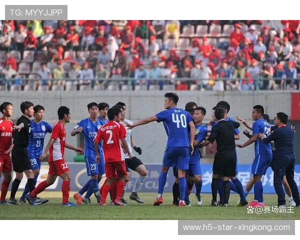 武汉三镇反击节奏极快，两脚推进完成全场飞奔