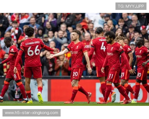 英超利物浦定位球再显威力,门前混战终成正果